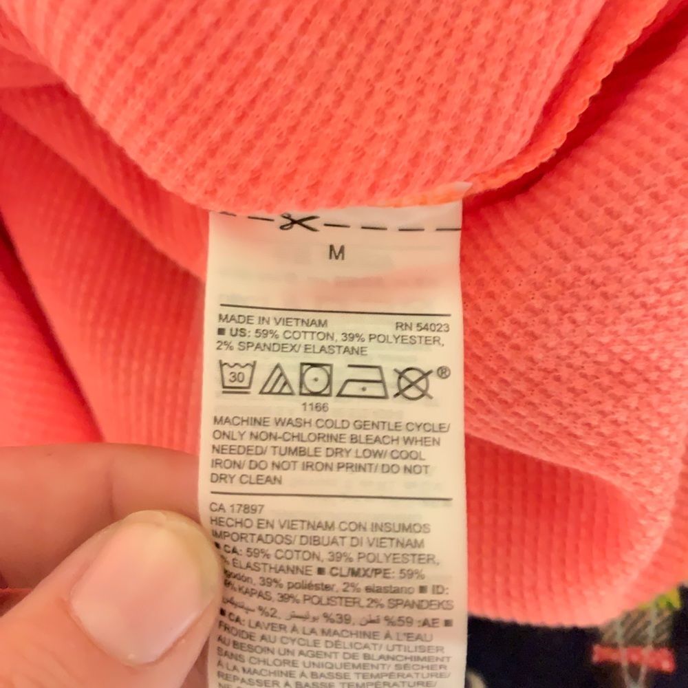 Old Navy Alpaca design pajama set-medium - Picture 5 of 7